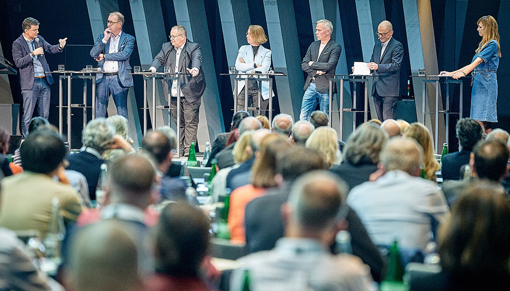 forumofac.25 : Von links nach rechts: Marc Werner, Rolf Baumann, Eric Bussat, Martine Ruggli, Nicolas Lutz, Alain Jeannet und Sophie Hostettler. - © forumofac25 / Sedrik Nemeth